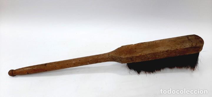 Antig&uuml;edades: Cepillo de madera de crin antiguo - Foto 6