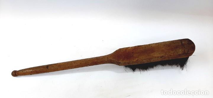 Antig&uuml;edades: Cepillo de madera de crin antiguo - Foto 7