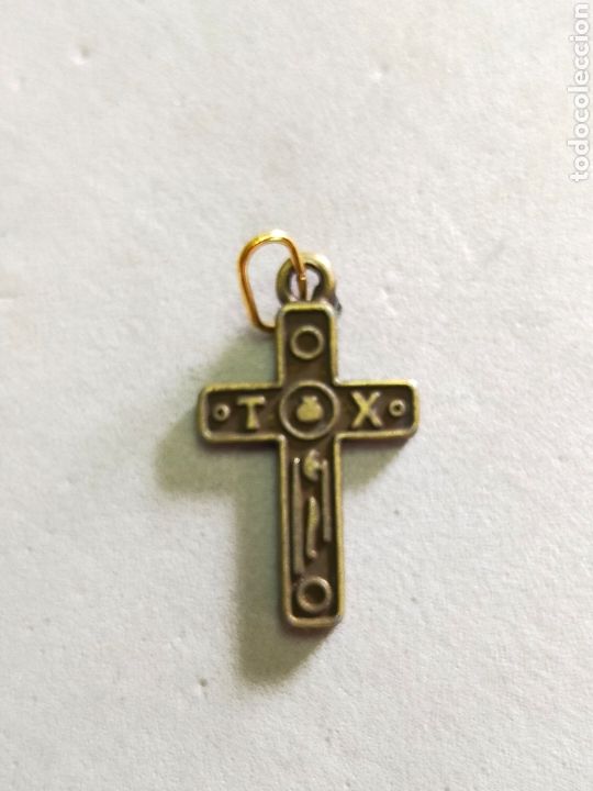 Antig&uuml;edades: CRUZ DE METAL DORADO. - Foto 2