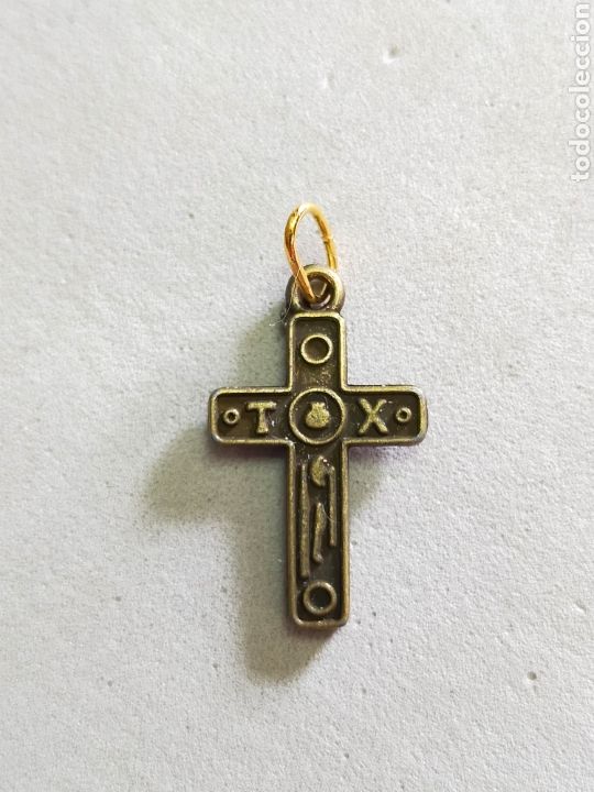 Antig&uuml;edades: CRUZ DE METAL DORADO. - Foto 1