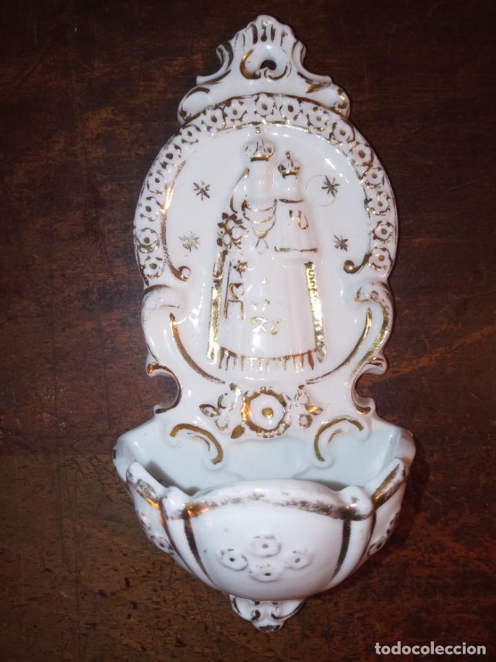 Antig&uuml;edades: BENDITERA DE PORCELANA . - Foto 1
