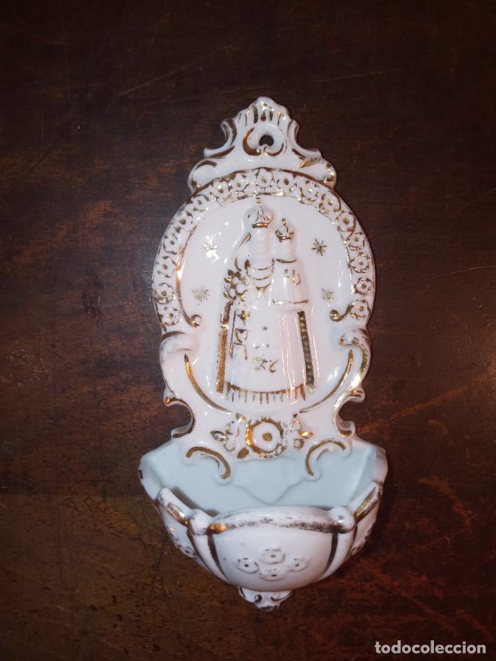 Antig&uuml;edades: BENDITERA DE PORCELANA . - Foto 2