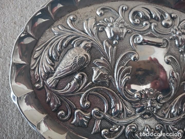 Antig&uuml;edades: BANDEJA DE PLATA 925 REPUJADA - Foto 2