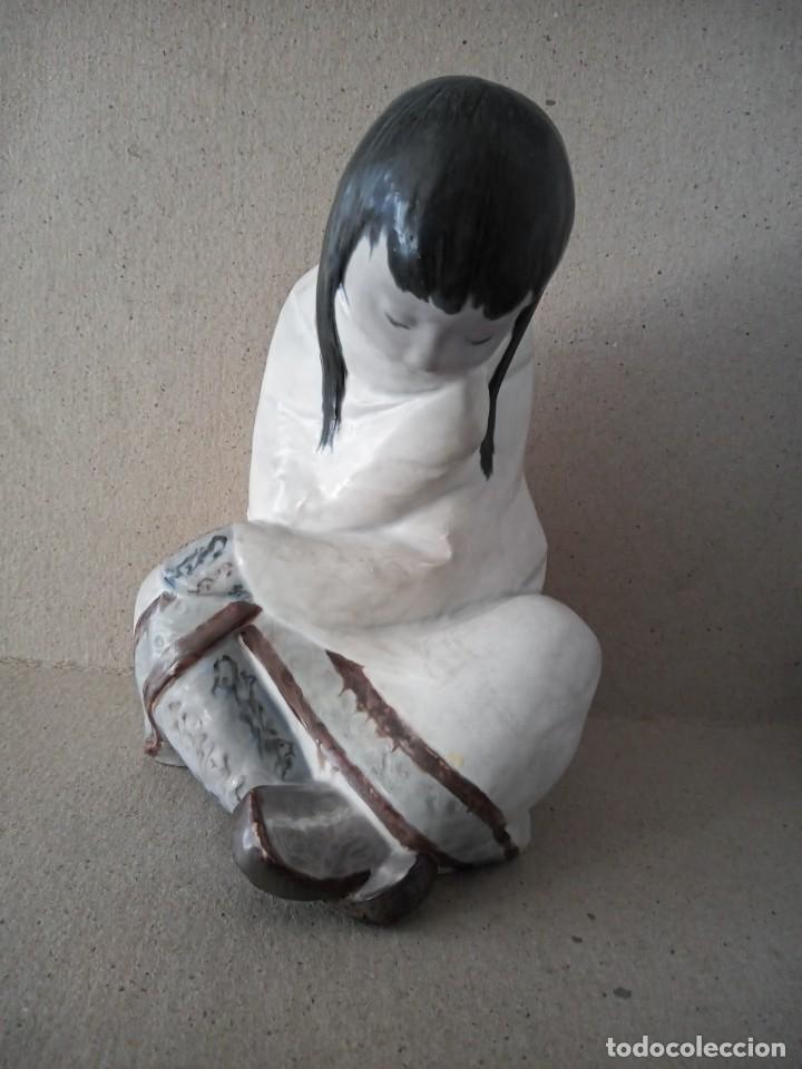 Antig&uuml;edades: NI&Ntilde;A ESQUIMAL GRANDE. DE. LLADRO - Foto 1
