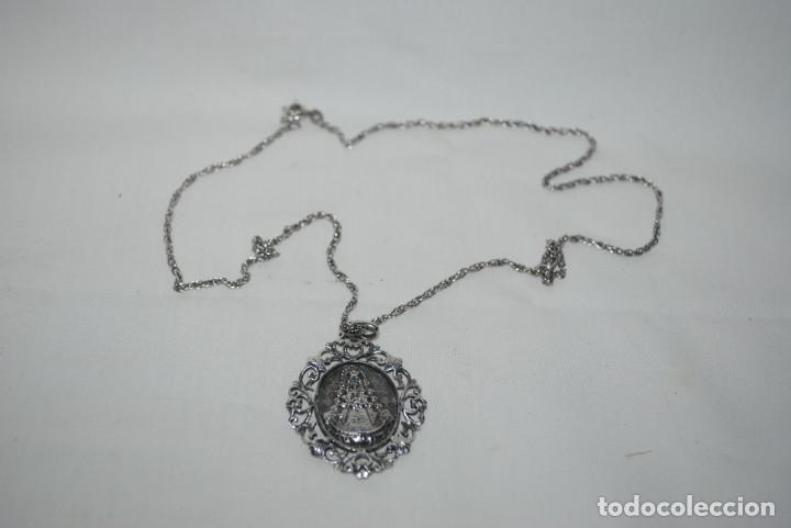 Antig&uuml;edades: CADENA Y MEDALLA DE PLATA . DE LA VIRGEN DEL ROCIO , - Foto 1