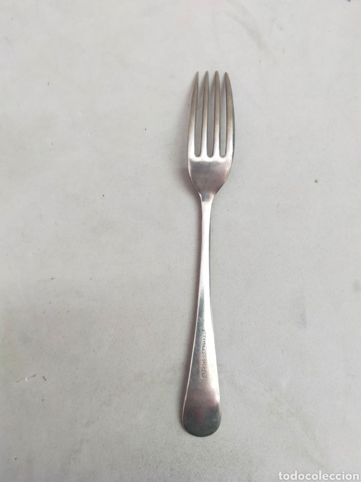 Antig&uuml;edades: TENEDOR DE POSTRE DE METAL PLATEADO. - Foto 2