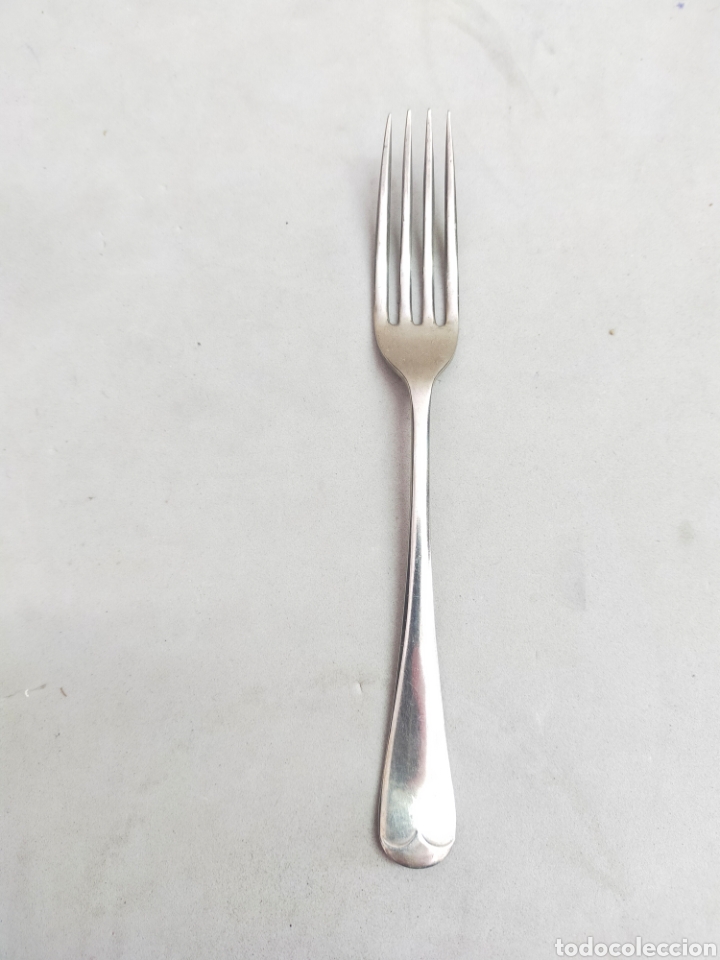 Antig&uuml;edades: TENEDOR DE POSTRE DE METAL PLATEADO. - Foto 1