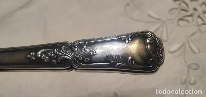 Antig&uuml;edades: 12 cuchillos postre / entrante ba&ntilde;o plata sellado - Foto 8