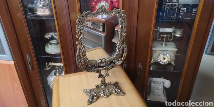 Antiques: Espejo de tocador.