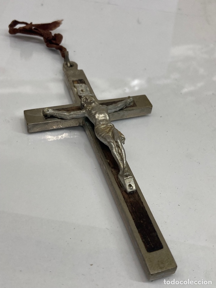 Antig&uuml;edades: Cruz de metal y madera - Foto 1