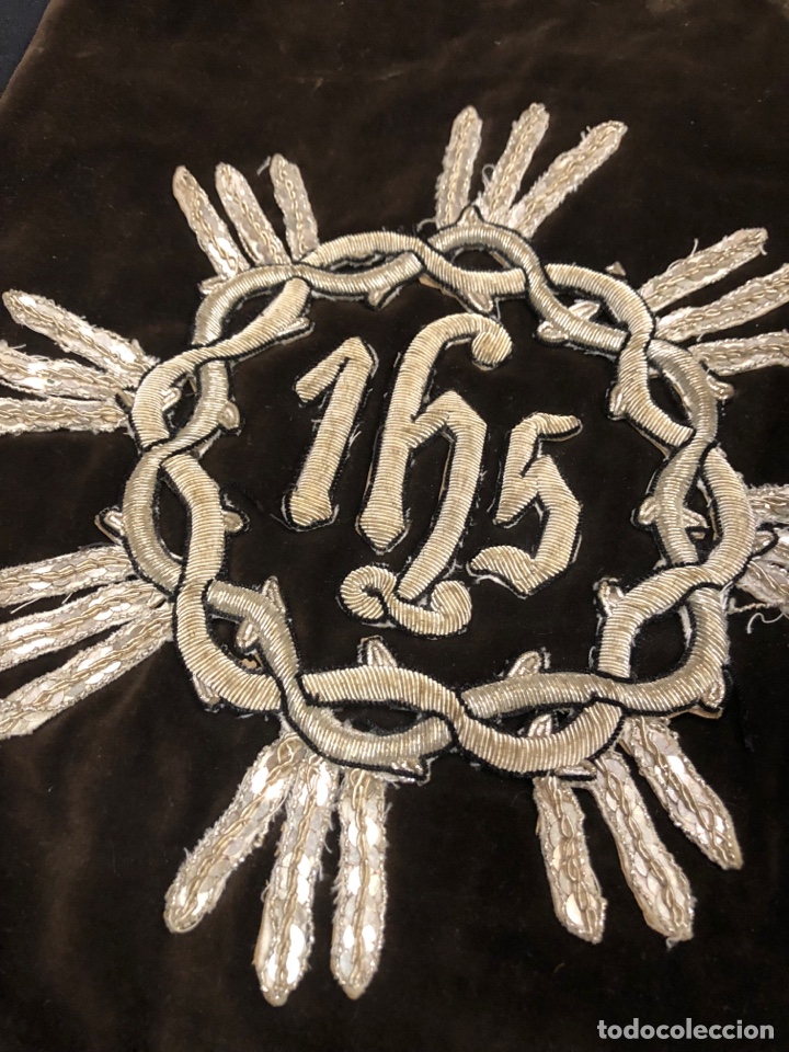 Antig&uuml;edades: 3 escudos JHS bordado en plata - Foto 3