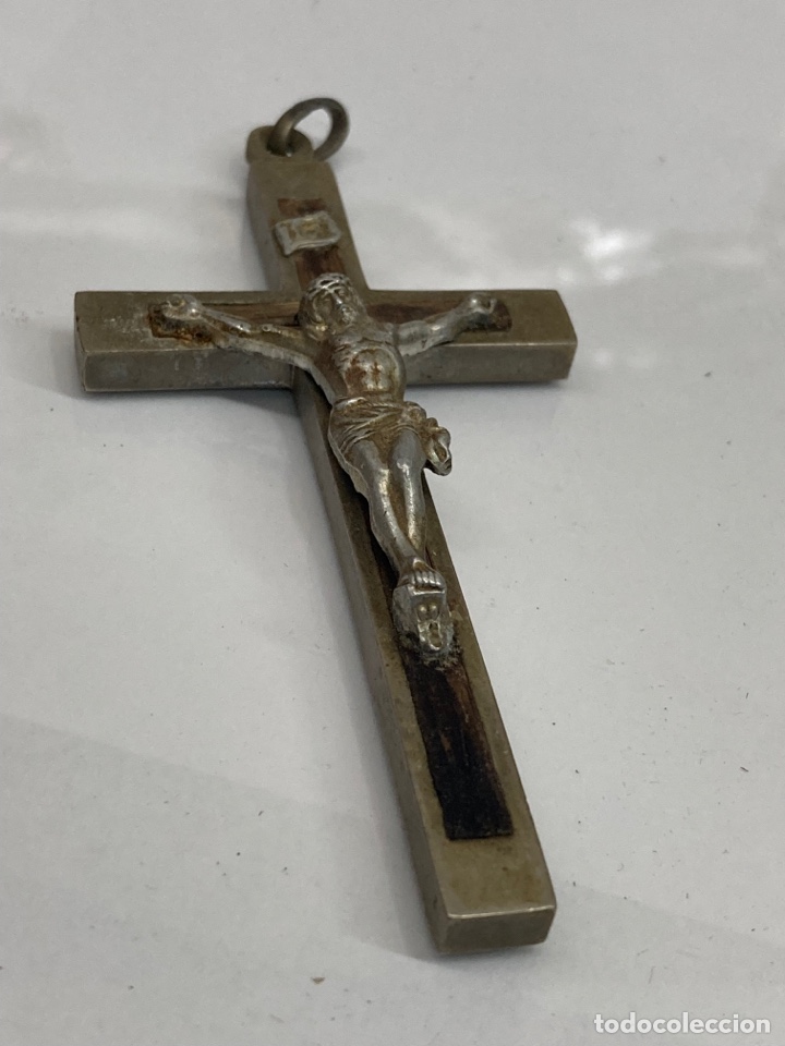 Antig&uuml;edades: Cruz de metal y madera - Foto 1