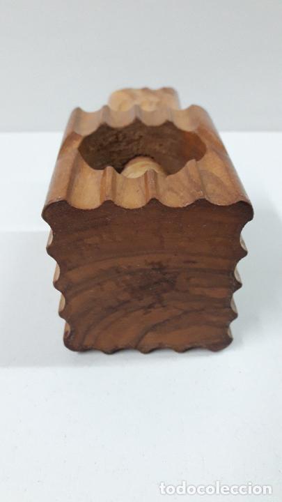 Antig&uuml;edades: CASCANUECES DE MADERA - Foto 7
