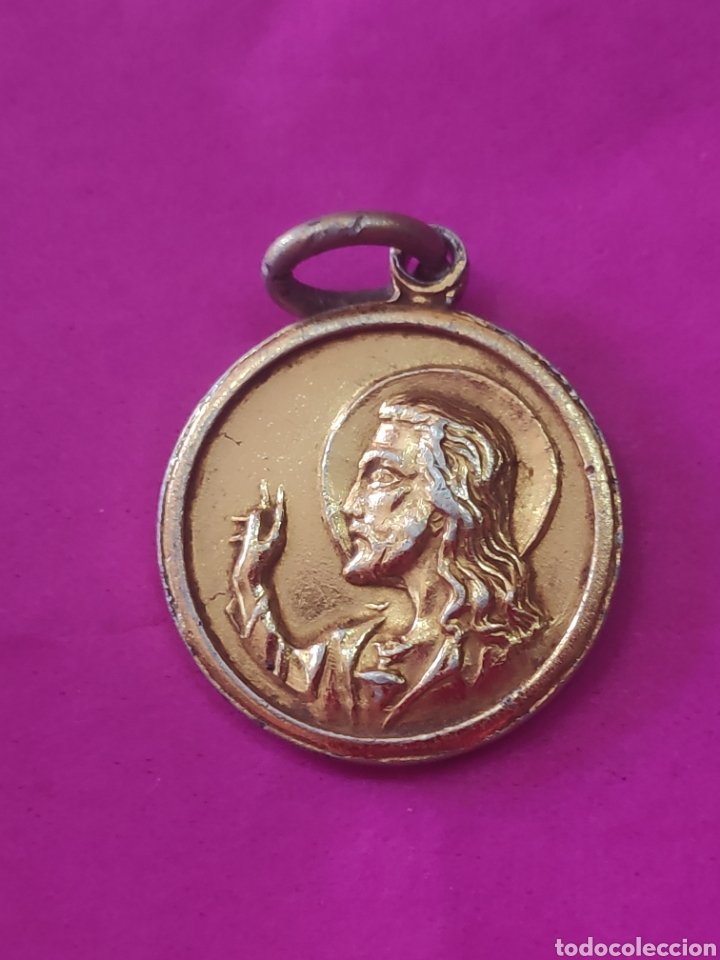 Antig&uuml;edades: Medalla de la Virgen y Jesus - Foto 1