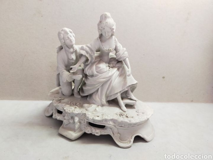 Antig&uuml;edades: FIGURA DE PORCELANA BISCUIT BLANCA. ESCENA ROMANTICA.