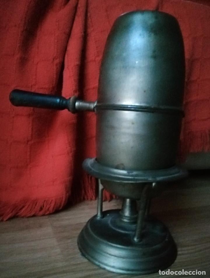 Antig&uuml;edades: Antigua cafetera de alcohol - Foto 1