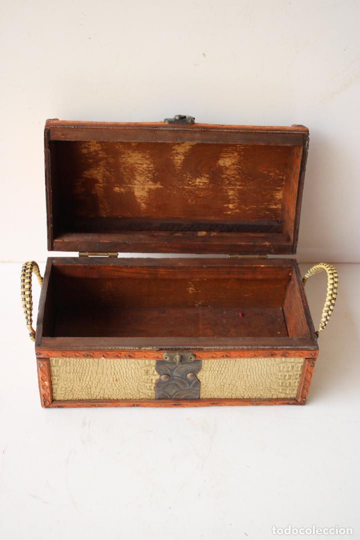 Antig&uuml;edades: cofre caja madera - Foto 2