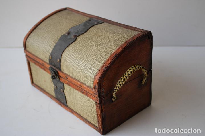 Antig&uuml;edades: cofre caja madera - Foto 5