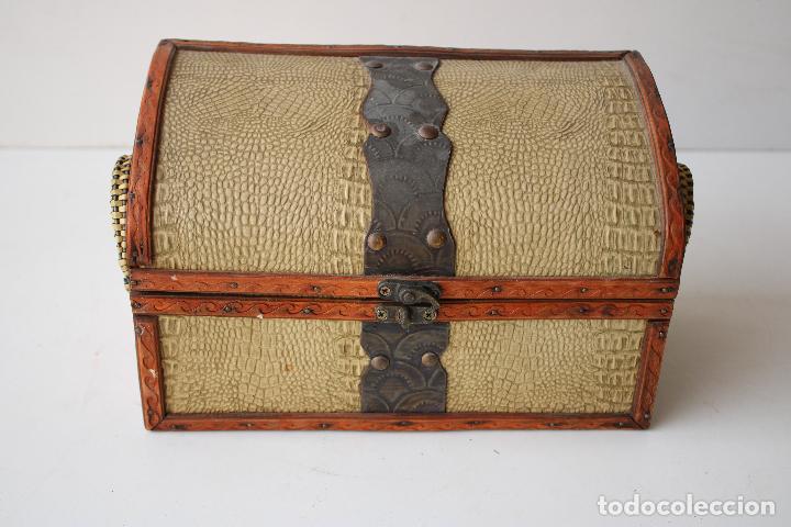 Antig&uuml;edades: cofre caja madera - Foto 1