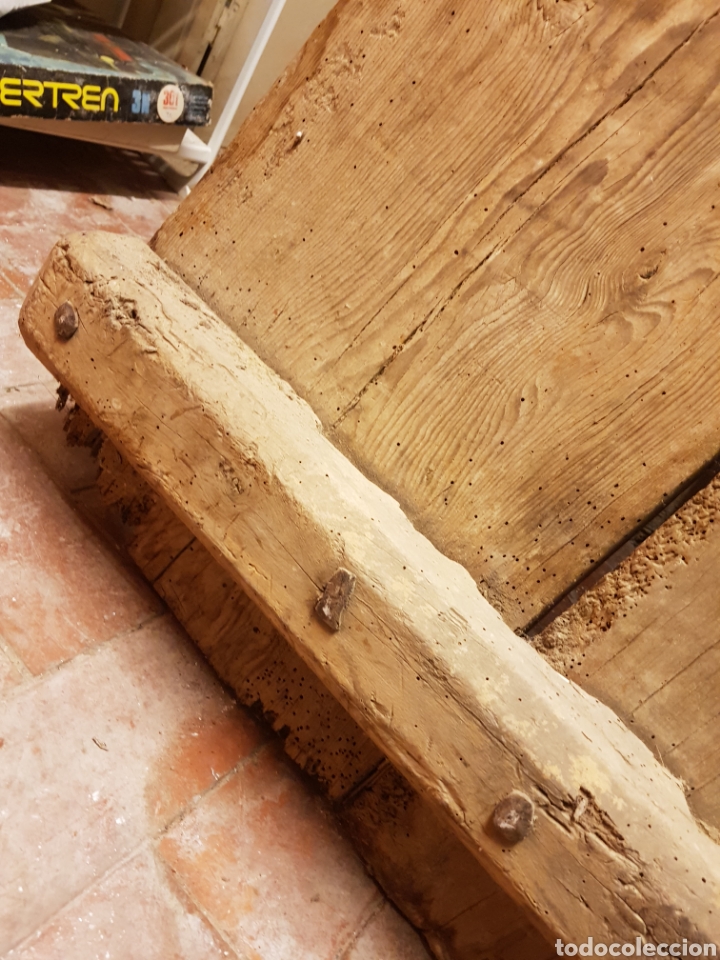 Antig&uuml;edades: Trillo muy antiguo de madera con piedras - Foto 8