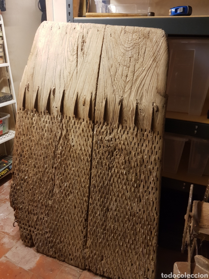 Antig&uuml;edades: Trillo muy antiguo de madera con piedras - Foto 1