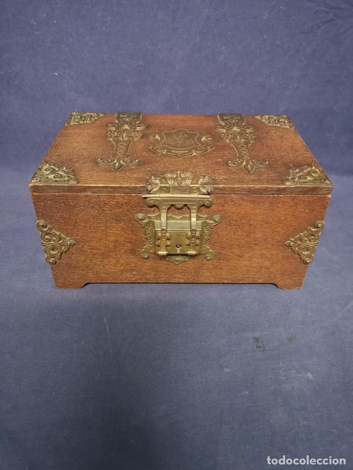 Antig&uuml;edades: CAJA NEOCLASICAS. XIX - Foto 1