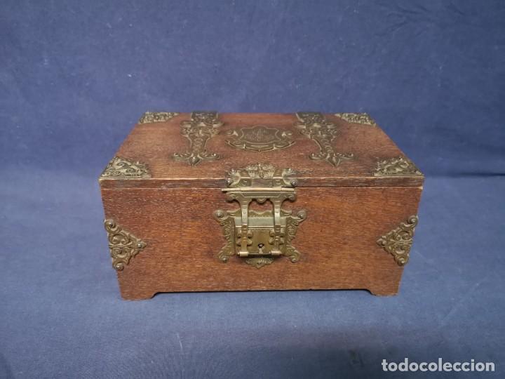 Antig&uuml;edades: CAJA NEOCLASICAS. XIX - Foto 2