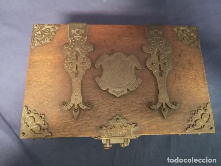 Antig&uuml;edades: CAJA NEOCLASICAS. XIX - Foto 3