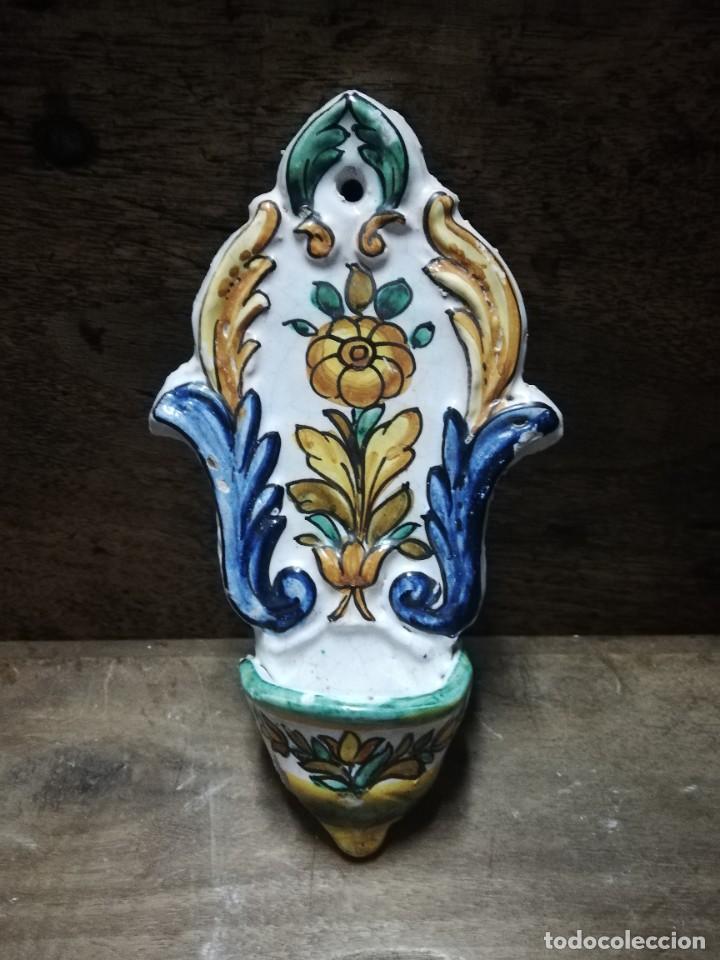 Antig&uuml;edades: BENDITERA DE CER&Aacute;MICA DE TALAVERA S. XIX - Foto 2
