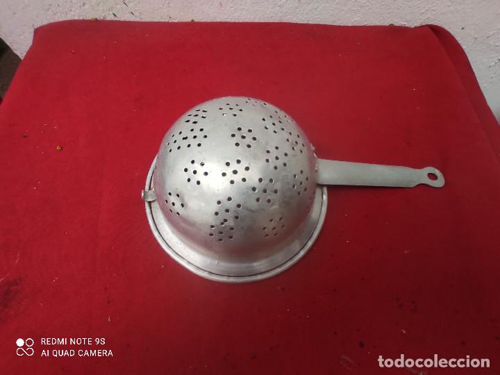 Antig&uuml;edades: colador de aluminio - Foto 2