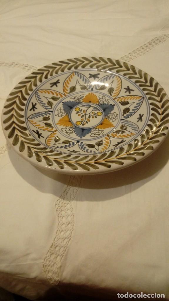 Antig&uuml;edades: Plato de Talavera.Firmado - Foto 1