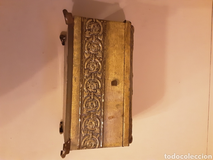 Antig&uuml;edades: Hucha hojalata en forma de arcon - Foto 3