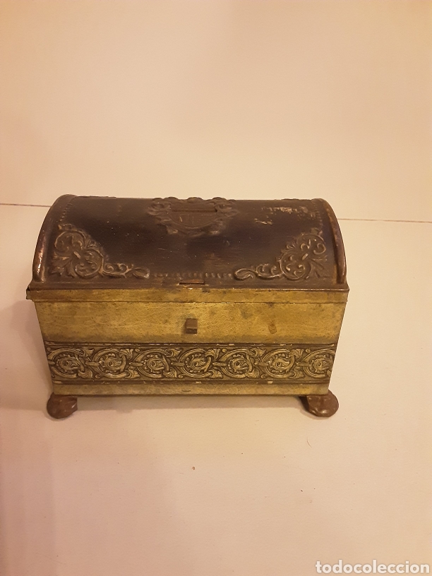 Antig&uuml;edades: Hucha hojalata en forma de arcon - Foto 1