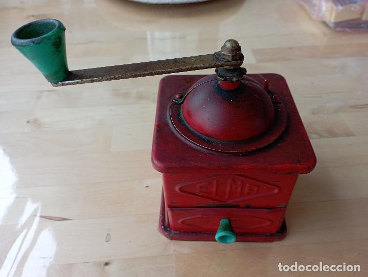 Antig&uuml;edades: Antiguo molinillo de caf&eacute; elma original metal a&ntilde;os 50S . Buen estado y funcionamiento.