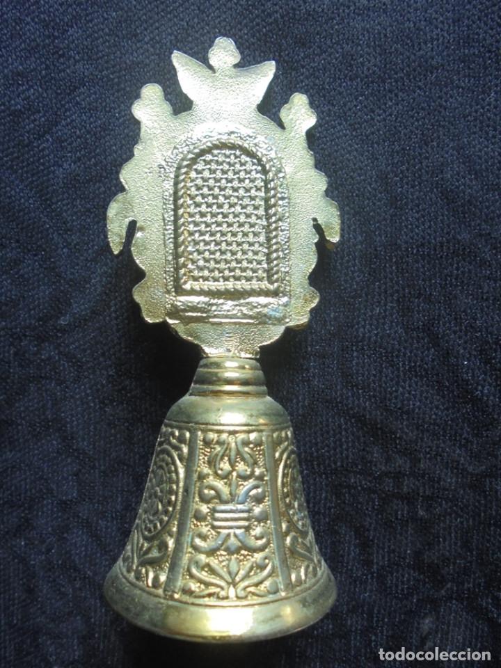 Antig&uuml;edades: Campanilla metal con la Virgen del Carmen - Foto 2