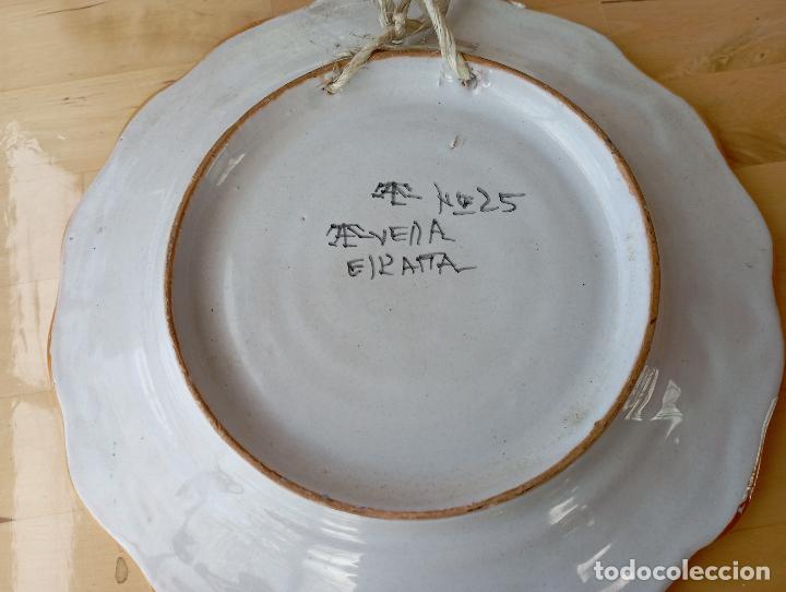 Antig&uuml;edades: Plato de Talavera pintado a mano - Foto 4
