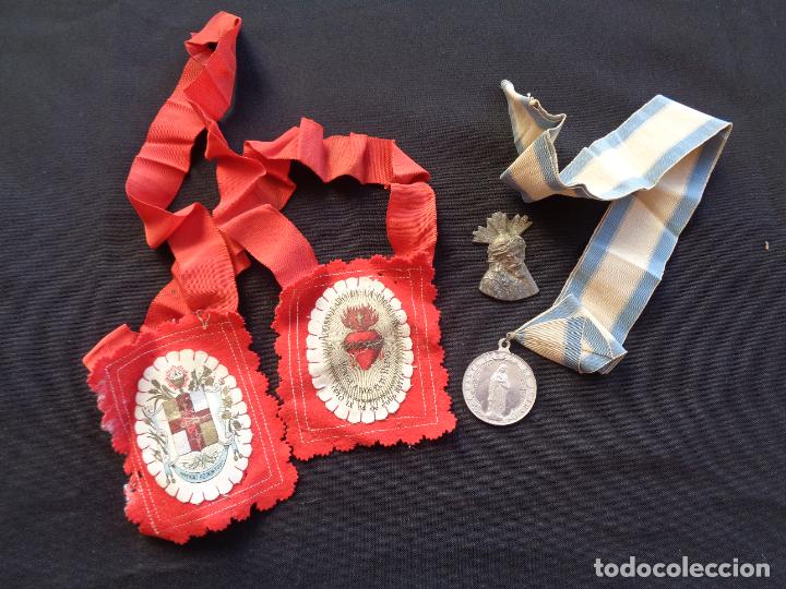 Antig&uuml;edades: LOTE ESCAPULARIO 1877 Y MEDALLAS - Foto 1