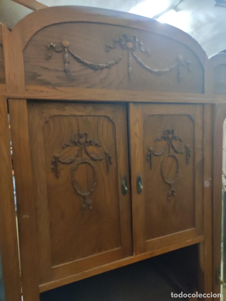 Antig&uuml;edades: Armario de casta&ntilde;o - Foto 2