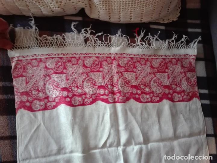 Antig&uuml;edades: Pa&ntilde;o de altar con adornos de Santos - Foto 3