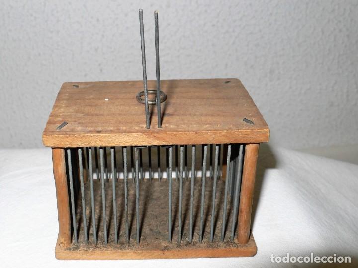 Antig&uuml;edades: ANTIGUA JAULA PARA GRILLOS - Foto 2