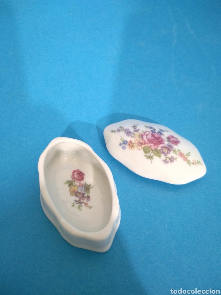 Antig&uuml;edades: Cajita porcelana Victoria decoraci&oacute;n floral