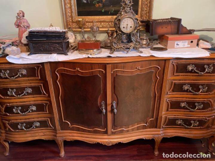 Antig&uuml;edades: Incre&iacute;ble aparador de Nogal - Foto 2