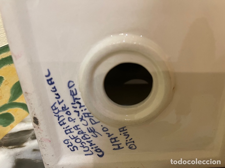 Antig&uuml;edades: Dos candelabros de porcelana - Foto 3