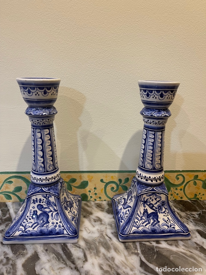 Antig&uuml;edades: Dos candelabros de porcelana - Foto 1