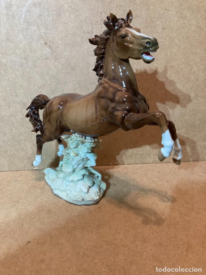 Antig&uuml;edades: Caballo de porcelana de Algora - Foto 3