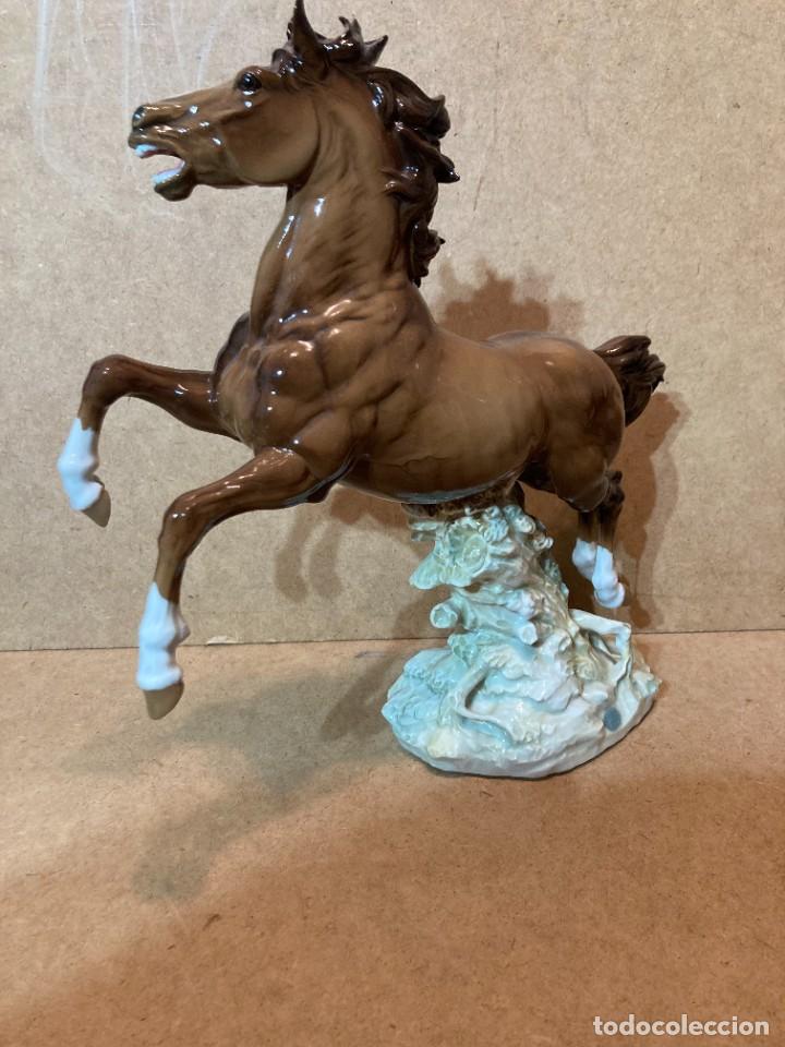Antig&uuml;edades: Caballo de porcelana de Algora - Foto 4