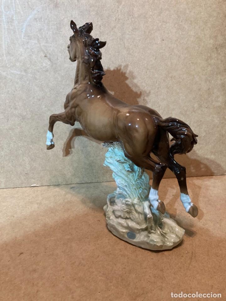 Antig&uuml;edades: Caballo de porcelana de Algora - Foto 6