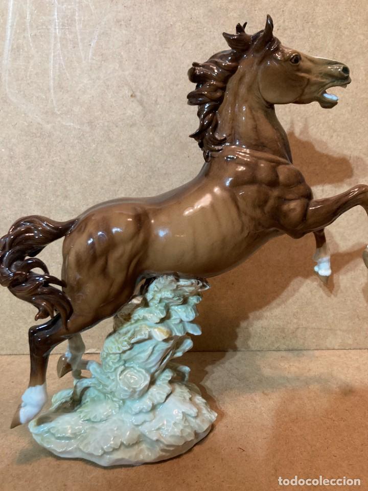 Antig&uuml;edades: Caballo de porcelana de Algora - Foto 8