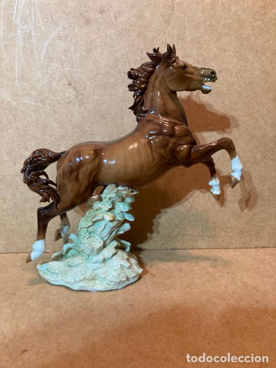 Antig&uuml;edades: Caballo de porcelana de Algora - Foto 1