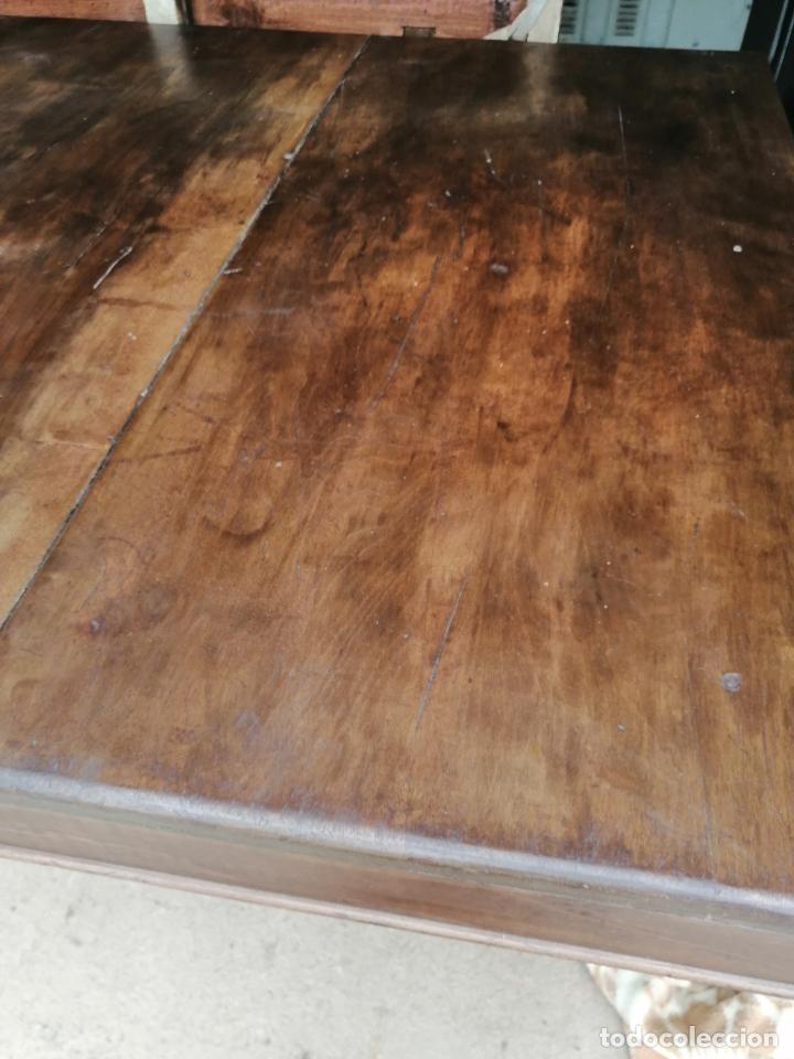 Antig&uuml;edades: MESA NOGAL PATAS TORNEADAS - Foto 5